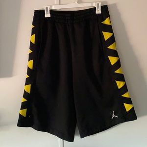 Jordan shorts men’s large black & yellow